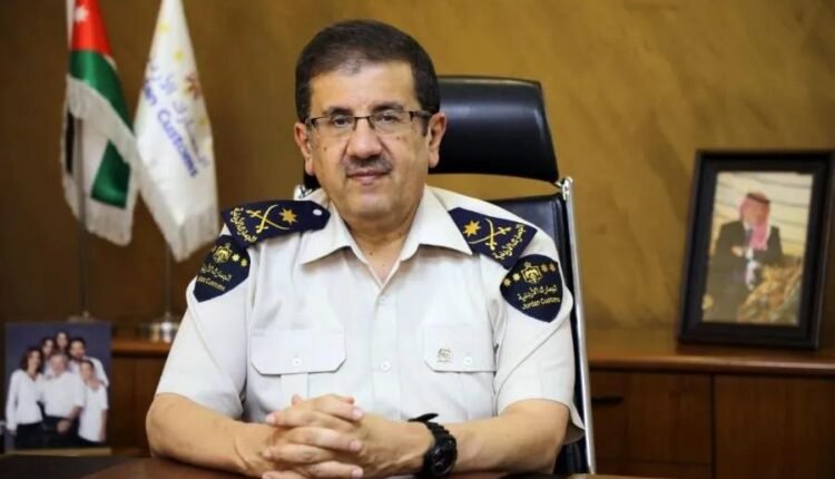 مدير الجمارك يحيل نفسه على التقاعد