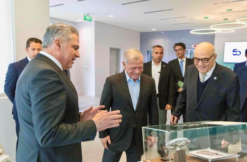 الملك في دارالدواء - الصافي نيوز