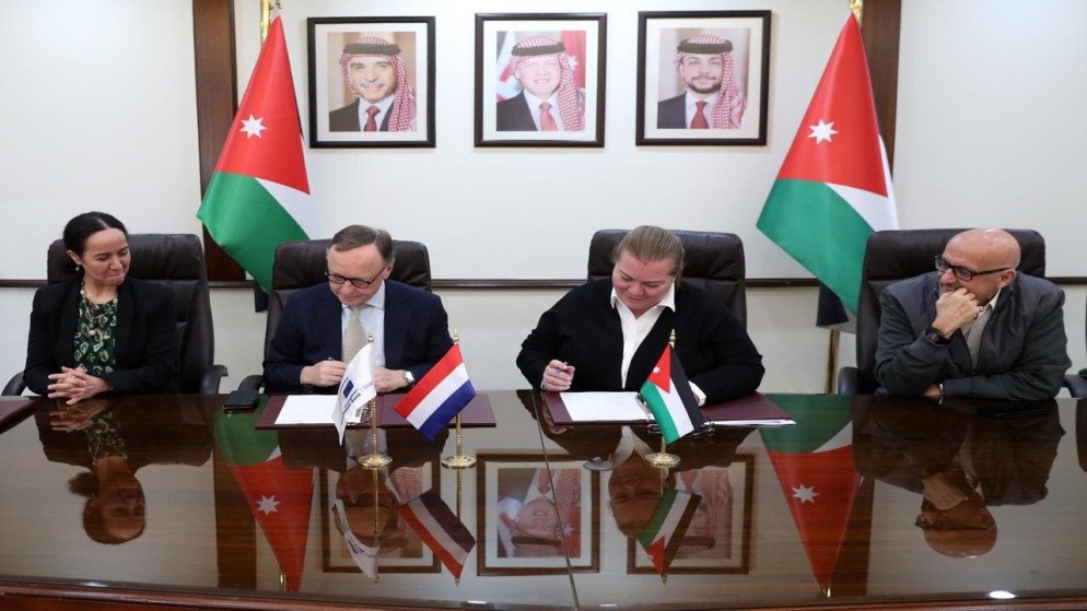 وزيرة التخطيط والتعاون الدولي زينة طوقان خلال توقيع اتفاقية منحة بقيمة 31 مليون يورو مع الحكومة الهولندية وزارة التخطيط - الصافي نيوز